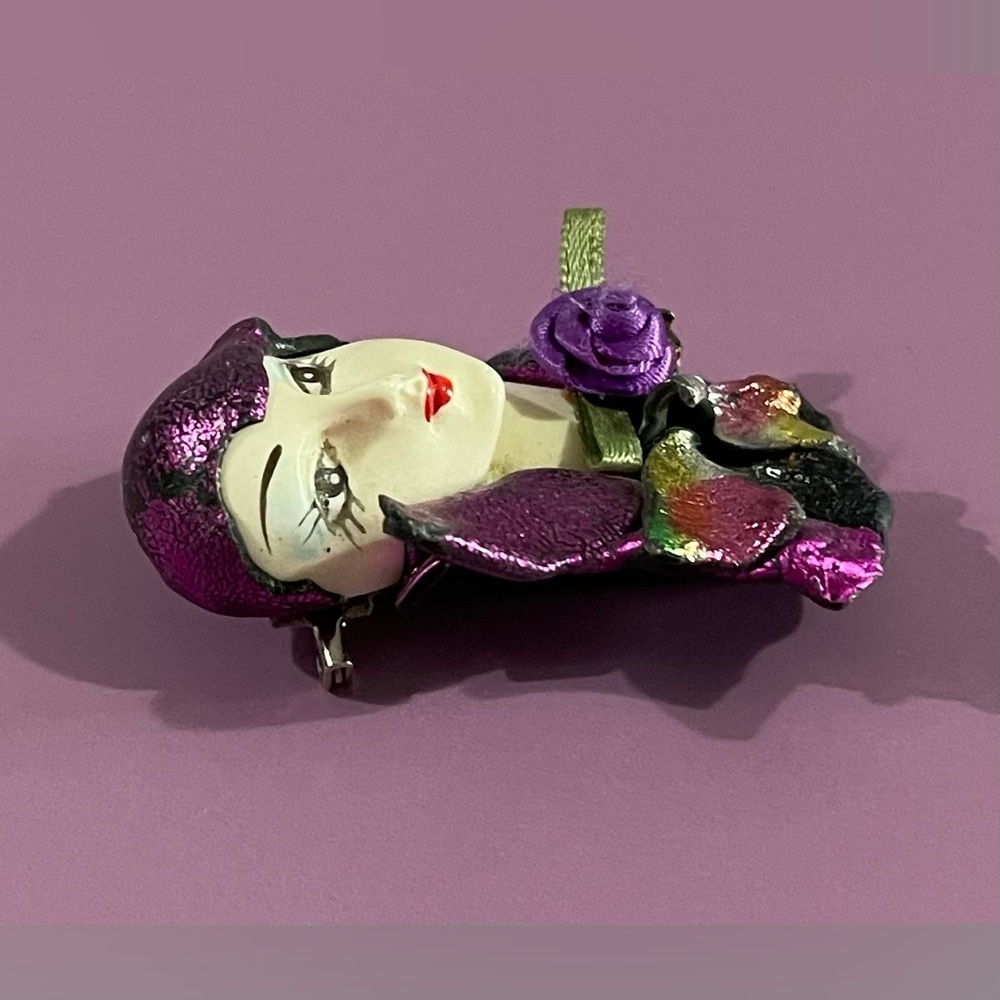 Ceramic Painted Face Brooch - Picture 2 of 5